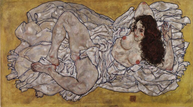 A nude woman reclines diagonally across a gilt background, outlined in dark lines with flesh tones in ochre and pink; red accents at her nipples and toes highlight points of sensitivity, while the shimmering gold field evokes a sacred aura.