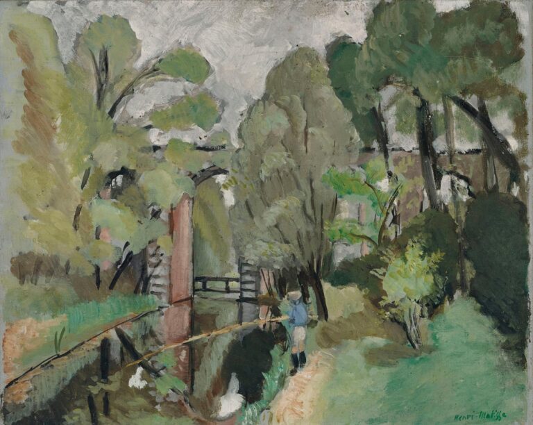 A subdued green landscape with a canal running diagonally, reflecting trees and a gray sky. At right, a small boy in a blue jacket fishes from a path near a hedge. A wooden bridge crosses the water and, behind the foliage, a large aqueduct arch and brick pier rise. Broad, visible brushstrokes and soft tones create an atmospheric, tranquil scene. Painted by Henri Matisse in 1918.