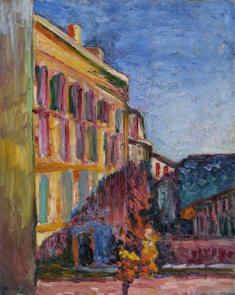 A tall yellow building with green shutters rises at the left under a brilliant blue sky; a purplish-red tree and shadowed courtyard occupy the middle ground; a darker blue-green mass and low roofs sit at right. The paint is thick and textured, with visible strokes in pinks, oranges, teals, violets, and blues.