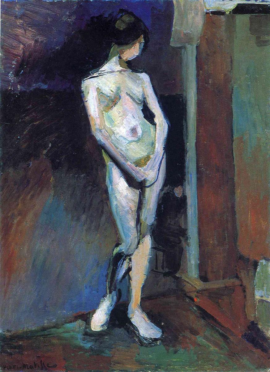 Studio nude in three-quarter view with head turned aside and hands clasped low, modeled in cool blues, violets, and warm skin tones against a dark plum and olive interior; a pale vertical pillar at right and a green-brown floor anchor the figure, painted with broad, expressive strokes.