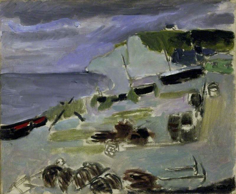 A moody coastal scene with gray-violet sky, dark green sea, pale chalk cliffs, and a beach scattered with black boats, nets, and baskets; forms are simplified into bold strokes that convey a working shore at Étretat.