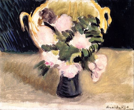 Pale pink flowers and green leaves in a small black vase set on a cream tabletop, framed by a large two-handled yellow urn and a dark, diagonally brushed background; loose, visible strokes reflect Matisse’s early Nice-period style.