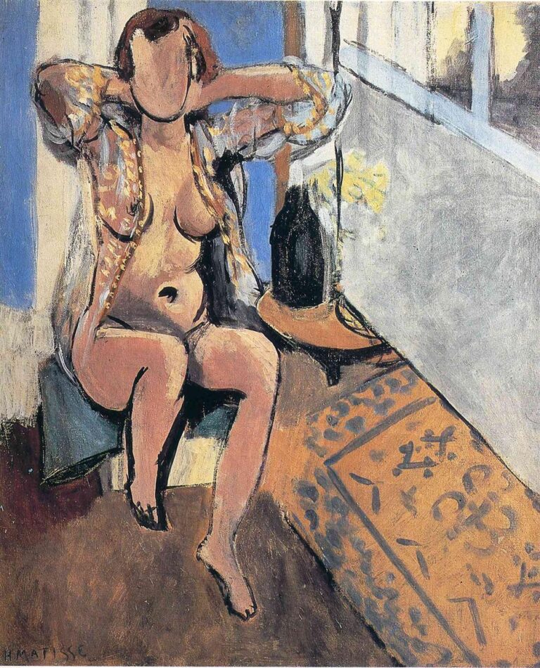 Seated nude with arms raised beside a bright window, a patterned robe slipping from her shoulders; a diagonal ochre Spanish carpet with blue-gray motifs fills the floor; a dark bottle and round hat-like disk sit near the window; painted in warm flesh tones, cool blues, and decisive black contours.
