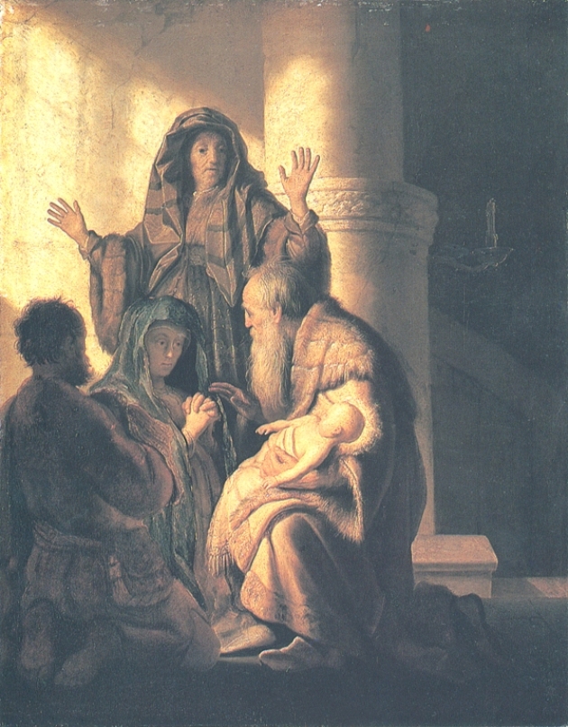 In a warmly lit temple interior, the aged Simeon cradles the infant Jesus while blessing him; Mary kneels with folded hands, Joseph stands in shadow, and the prophetess Anna raises her hands near a bright column that anchors the scene.