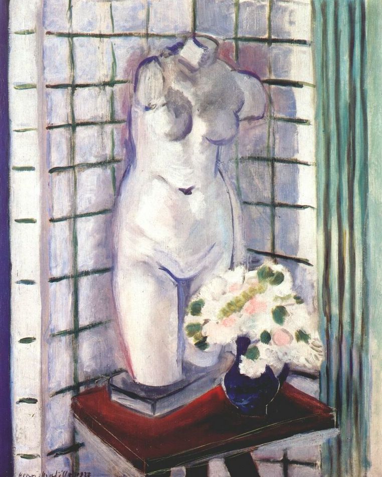 Studio interior with a white plaster female torso on a dark rhomboid table, blue vase holding white and pink flowers at lower right, pale green gridded screen behind, narrow striped curtain on the right edge; cool violets and greens model the cast; Henri Matisse, 1928.