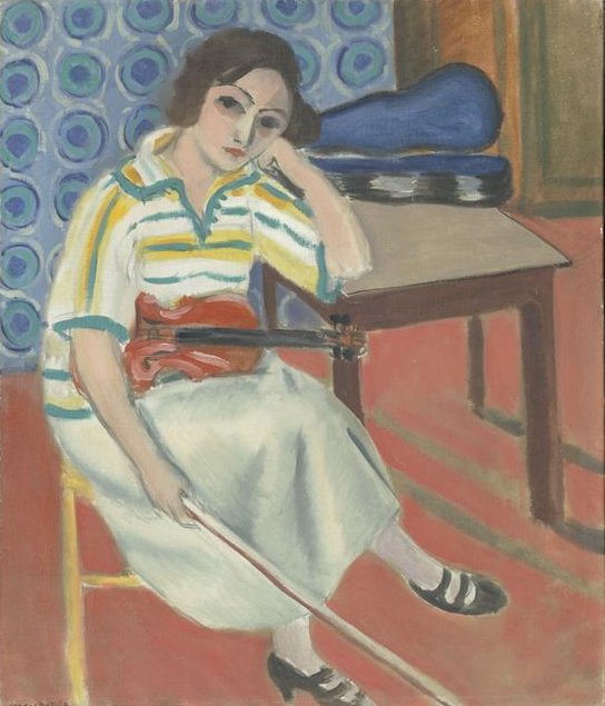 A young woman in a striped blouse and pale skirt sits with her head resting on her hand; a violin lies across her lap while she loosely holds the bow. Behind her is a blue rosette-patterned wall, and a closed blue case rests on a table over a warm coral-red floor.